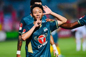 Châu Ngọc Quang Gia Nhập CLB Ninh Bình Với Lót Tay Kỷ Lục 12 Tỷ Đồng