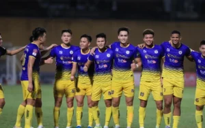 CLB Nam Định bị phạt 15 triệu đồng vì đốt pháo sáng trước vòng đấu áp chót V-League
