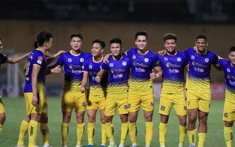 CLB Nam Định bị phạt 15 triệu đồng vì đốt pháo sáng trước vòng đấu áp chót V-League