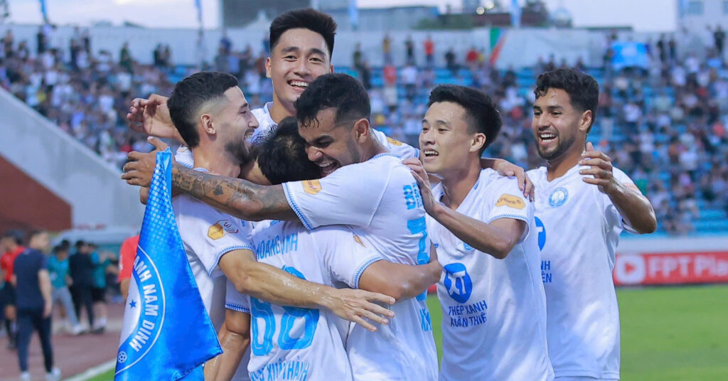 Vòng 25 V-League: Nam Định Cận Kề Vô Địch, Cuộc Chiến Trụ Hạng Căng Thẳng